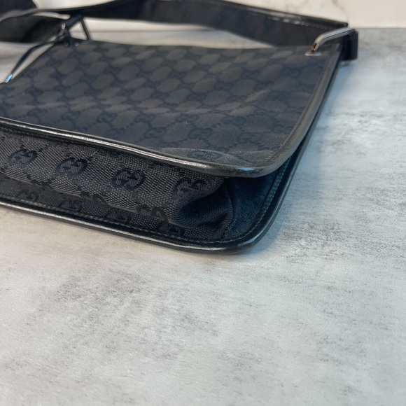 Gucci Crossbody Bag - Picture 5 of 16